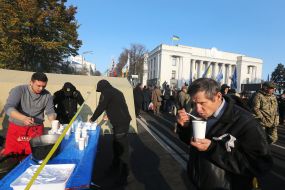 The rally participants unfolded the kitchen