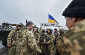 Petro Poroshenko communicates with servicemen in Avdeevka