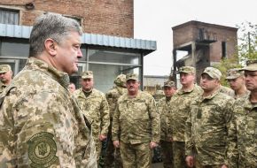 Petro Poroshenko and the servicemen