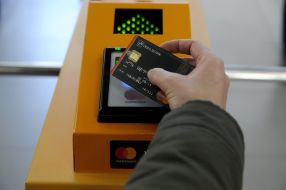 Turnstile for non-contact calculation