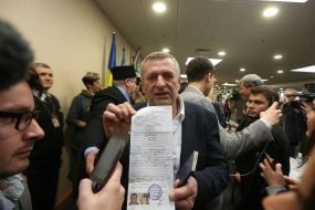 Akhtem Chiogoz shows a certificate