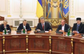 Mustafa Dzhemilev, Akhtym Cheygoz, Petro Poroshenko, Ilmi Umerov and Refat Chubarov