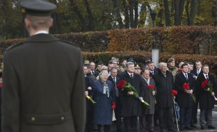 Laying flowers to the Tomb of the Unknown Soldier