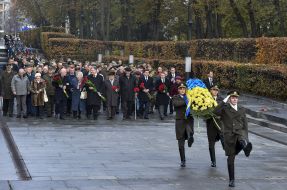 Laying flowers to the Tomb of the Unknown Soldier