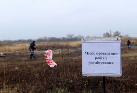 Mine clearance in Lugansk region