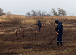 Mine clearance in Lugansk region