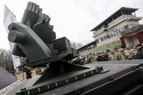 Petro Poroshenko at a military training ground