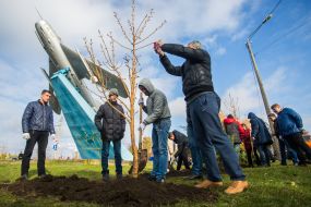 Аллея мира в Бахмуте