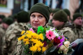 Девушка - военнослужащая 