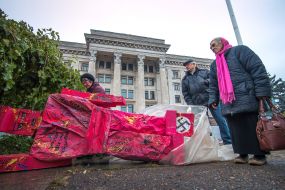 Красное чучело революционера