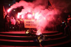 The activists burnt the scarecrow of Lenin