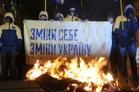 The activists burnt the scarecrow of Lenin