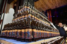 Ukrainian beer with Canadian Prime Minister portrait on bottles