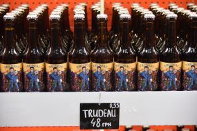 Ukrainian beer with Canadian Prime Minister portrait on bottles