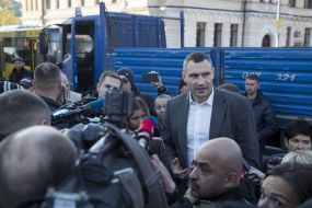 Виталий Кличко общается с активистами