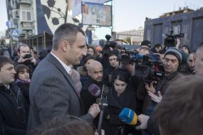 Виталий Кличко общается с активистами
