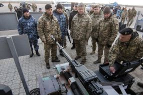 Petro Poroshenko inspected military equipment