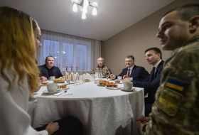 Петр Порошенко посетил семью военного Госспецслужбы транспорта