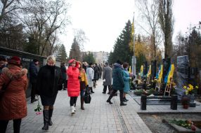 Participants in the ceremony of laying flowers