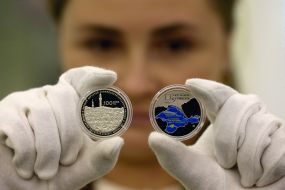 Commemorative coins