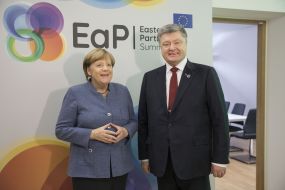 Petro Poroshenko and Angela Merkel