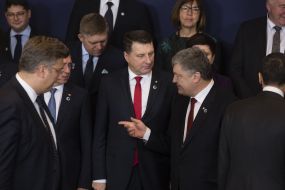 Petro Poroshenko, Raimonds Vējonis