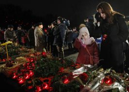 Участники мероприятий по случаю Дня памяти жертв Голодомора