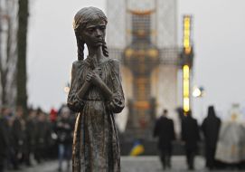 Скульптура  "Горькая память детства"