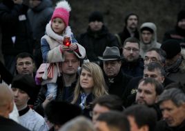 Участники мероприятий по случаю Дня памяти жертв Голодомора