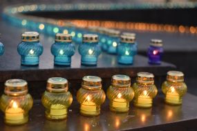 Зажженные лампадки