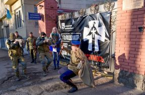 Акция ко Дню памяти жертв Голодомора возле консульства РФ во Львове