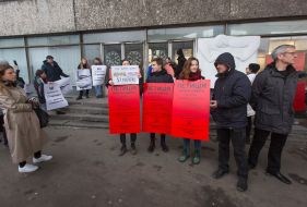 Перформанс французской художницы Орлан "Петиция против смерти»