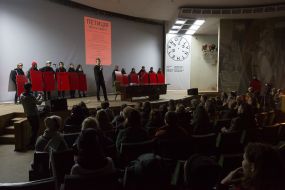 Перформанс французской художницы Орлан "Петиция против смерти»