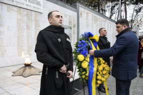 Vladimir Groisman put a wreath at the memorial to the Heroes