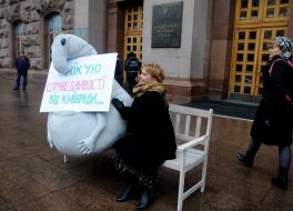 Installation of the monument to Zhdun