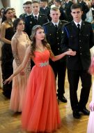 Участники "Кадетского бала" танцуют