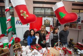 Участники благотворительной ярмарки