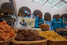 Участники благотворительной ярмарки