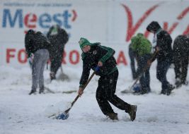 Snow cleaning on the football field
