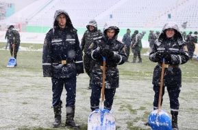 Snow cleaning on the football field
