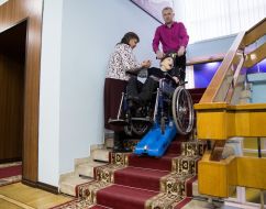 Demonstration of the stair lift