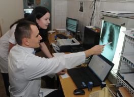 The doctor decodes the X-ray