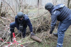 Mine clearance in Lugansk region