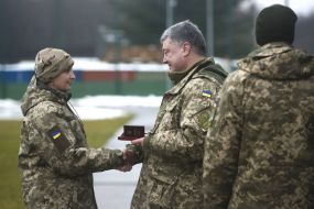 Petro Poroshenko presents the military awards