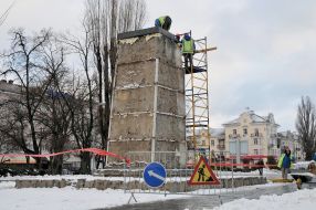 Dismantling of the pedestal of the monument to Lenin