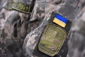 Chevron in the form of a military officer of the Armed Forces