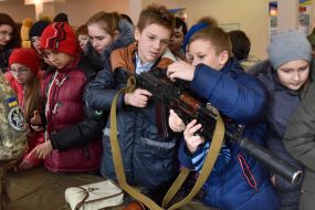 Exhibition of weapons