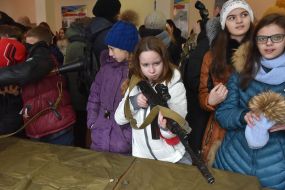 Exhibition of weapons