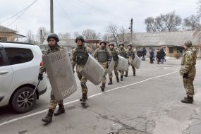 The military demonstrates the skills of working with special forces