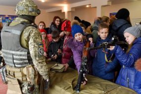 Exhibition of weapons